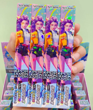 BOLI KPOP Bolígrafo en cajita Sorpresa (Las Guerreras estilo -POP) - Imagen 1